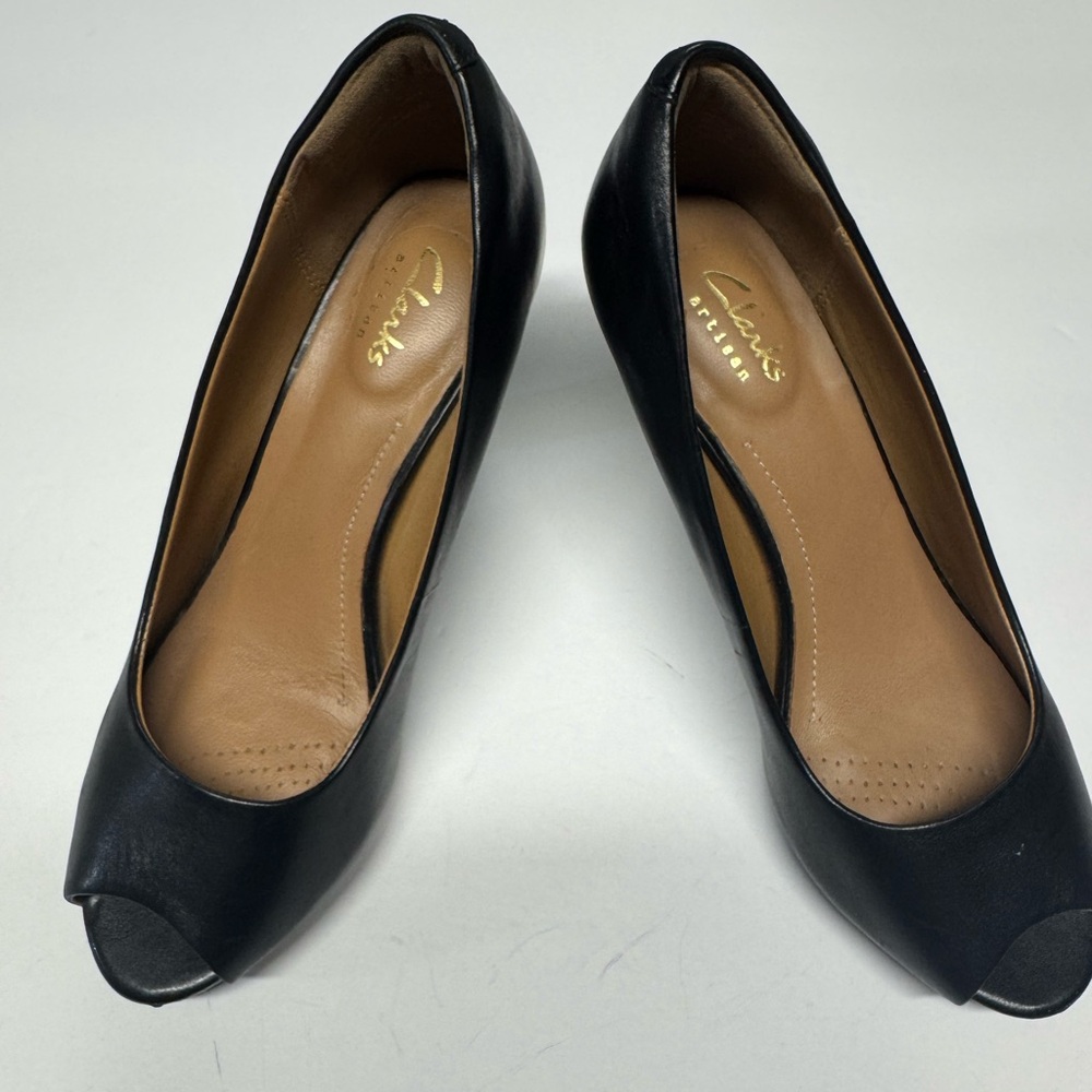 Clarks Black and Tan Heels